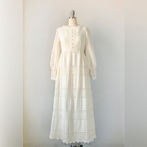 🌼Emma Domb Women's Cream and White Lace Longsleeve Dress